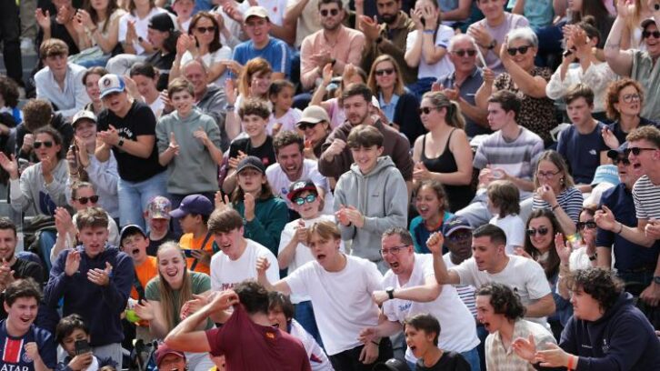 Image à la une de Roland-Garros, où le public dicte le tempo