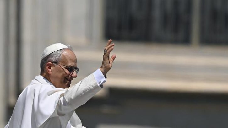 Image à la une de Léon XIV renouvelle sa carte d’identité péruvienne au Vatican