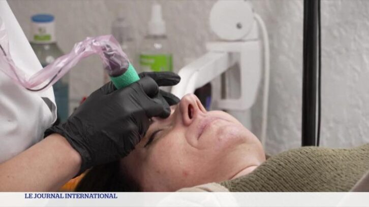 Image à la une de Ukraine : le salon de beauté, espace de liberté, de résilience