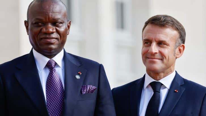 Image à la une de Gabon-France : comment Macron soigne ses relations avec Oligui Nguema  