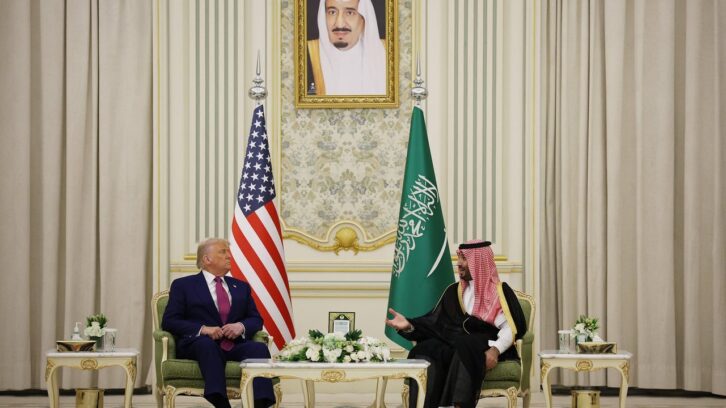 Image à la une de Arabie saoudite, Qatar, Émirats : tournée diplomatique, cadeaux et gros contrats pour Donald Trump