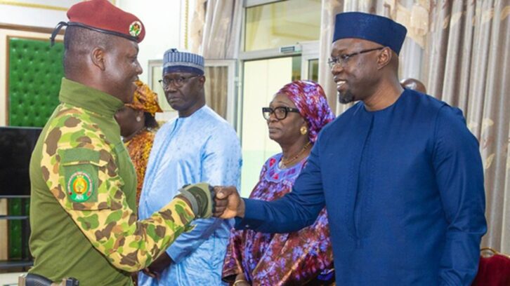 Image à la une de Ousmane Sonko à Ouagadougou : vers un rapprochement Sénégal-AES ?