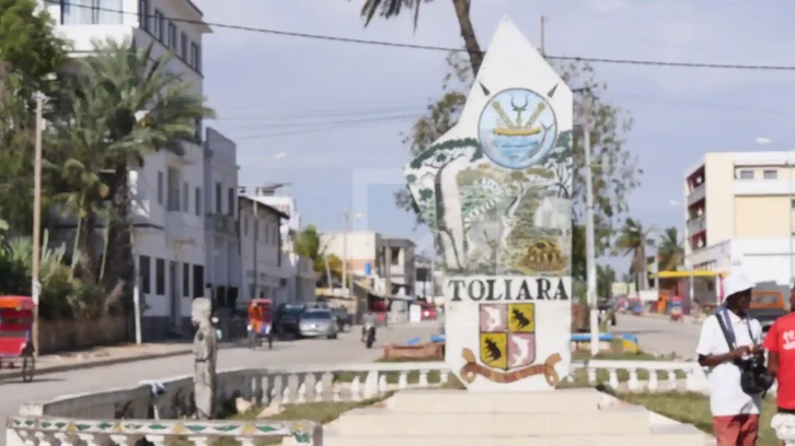 Image à la une de ÉNERGIE – Le parc solaire de 5MW de Toliara à construire en deux phases, selon Andry Rajoelina