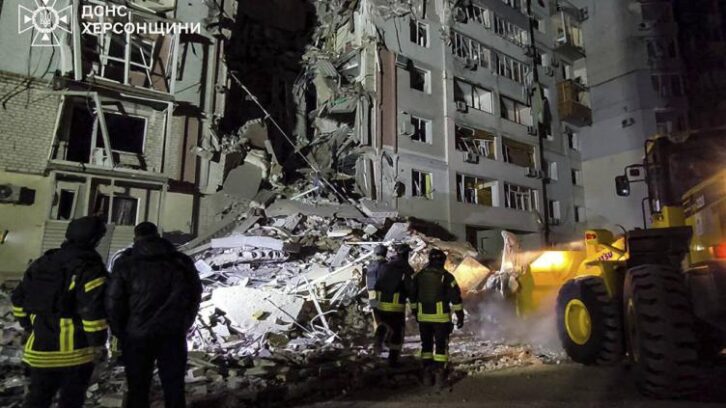 Image à la une de Ukraine : neuf morts dans une frappe russe sur un minibus