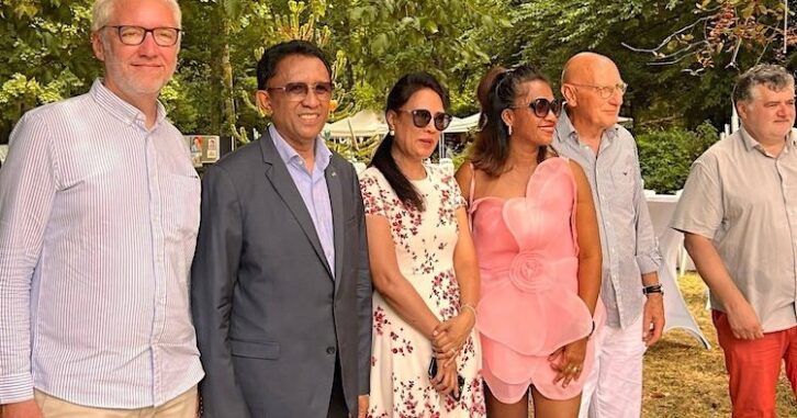 Image à la une de L’ex-président Hery Rajaonarimampianina joue au faux opposant