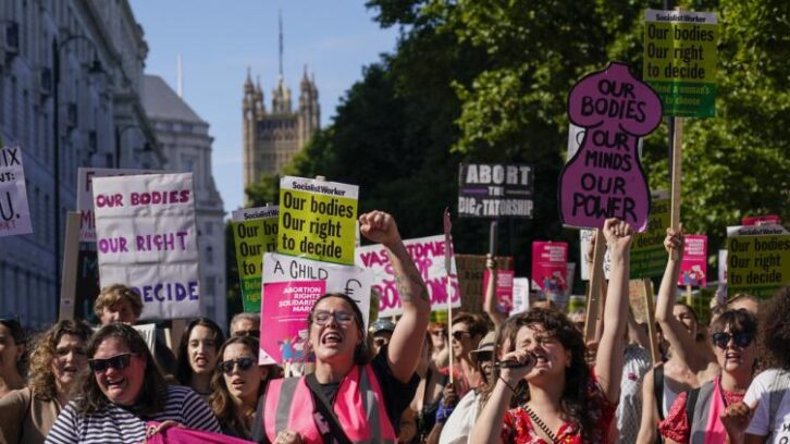 Image à la une de Au Royaume Uni, les femmes procédant à une IVG hors délai ne risqueront plus la prison