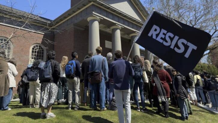 Image à la une de Interdiction des étudiants étrangers à Harvard : la justice américaine suspend la mesure de Trump