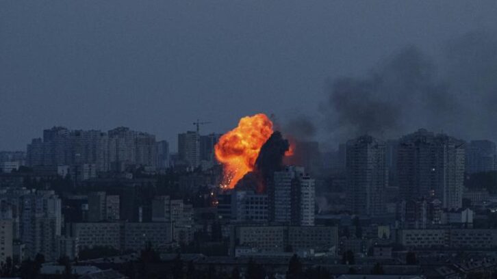 Image à la une de Guerre en Ukraine : bombardements massifs de la Russie, quatre morts au moins dans la capitale