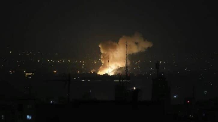 Image à la une de Nouvelles frappes israéliennes sur l’Iran, riposte de Téhéran par des salves de missiles
