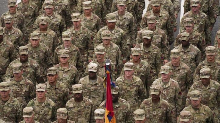 Image à la une de Parade militaire à Washington : Trump ravi, importantes manifestations d’opposants ailleurs