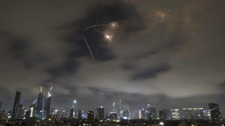 Image à la une de Guerre Israël-Iran : des sites de stockage et de lancements de missiles visés en Iran