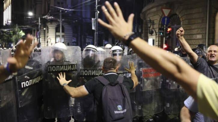 Image à la une de Serbie : deuxième nuit de manifestations antigouvernementales à Belgrade