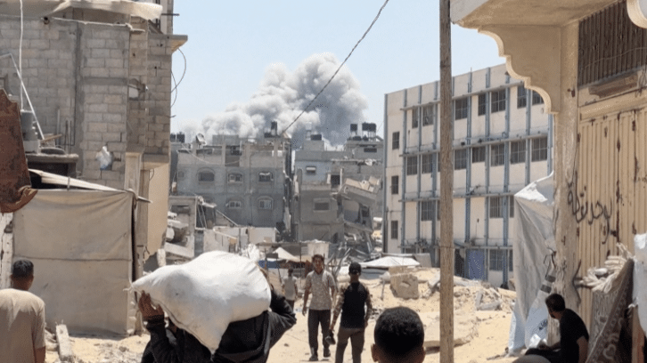 Image à la une de Gaza : 46 personnes tuées par des tirs israéliens à proximité de centres de distribution d’aide, selon la Défense civile