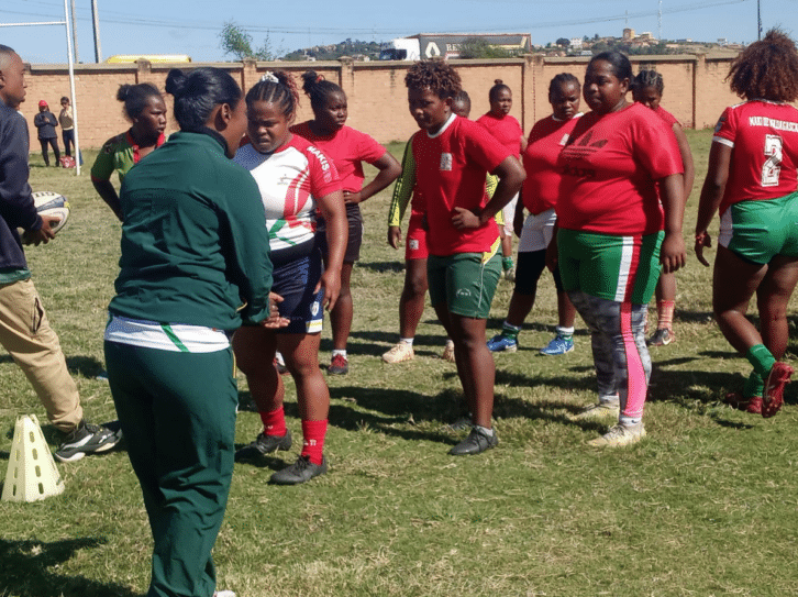 Image à la une de RUGBY À XV FÉMININ – COUPE D’AFRIQUE 2025 – Les Ladies Makis sous pression à domicile avant la Africa Women’s Cup