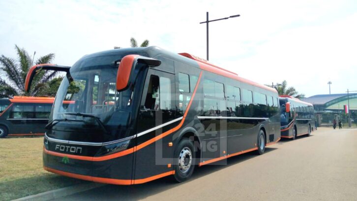 Image à la une de TRANSPORT EN COMMUN – 12 bus électriques et thermiques de la marque Foton réceptionnés à Ivato par le President Rajoelina 