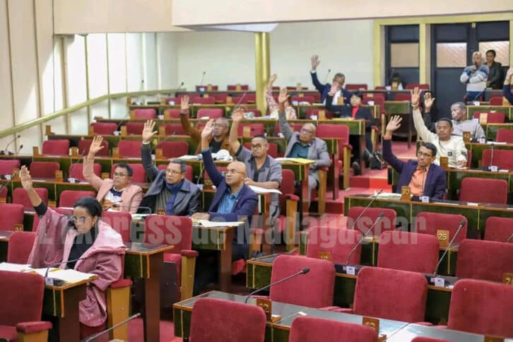 Image à la une de SESSION ORDINAIRE  – L’hémicycle sonne creux