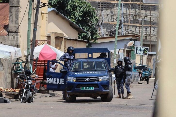 Image à la une de Au Togo, les médias français RFI et France 24 suspendus pour trois mois