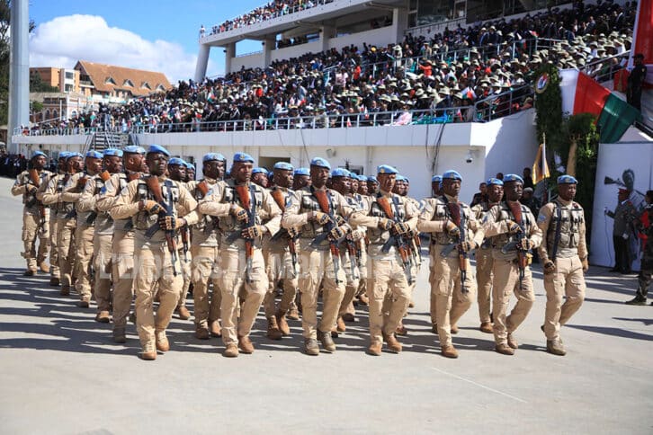 Image à la une de STADE BAREA – Une parade militaire réglée comme du papier à musique