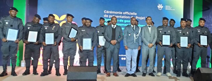 Image à la une de LUTTE CONTRE LES TRAFICS – Des agents de la douane à Ivato bénéficient d’une bonification de 24 mois pour avancement
