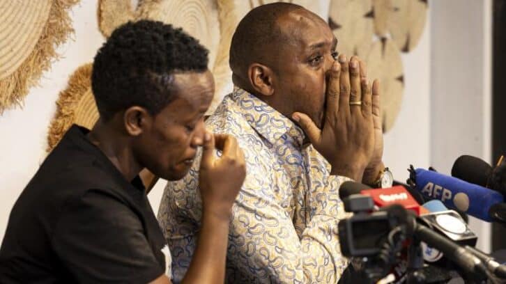 Image à la une de “Brisé”, un militant kényan raconte la “torture sexuelle” infligée par des agents tanzaniens