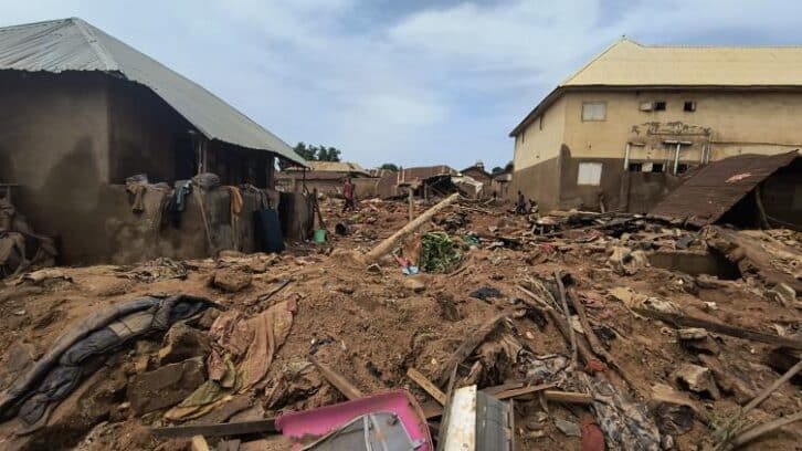 Image à la une de Inondations au Nigeria: “retrouver au moins les corps” des proches, seul espoir de victimes