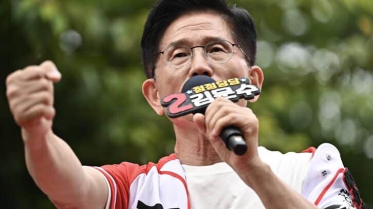 Image à la une de Présidentielle en Corée du Sud: Kim Moon-soo, un caméléon sorti de l’ombre de Yoon