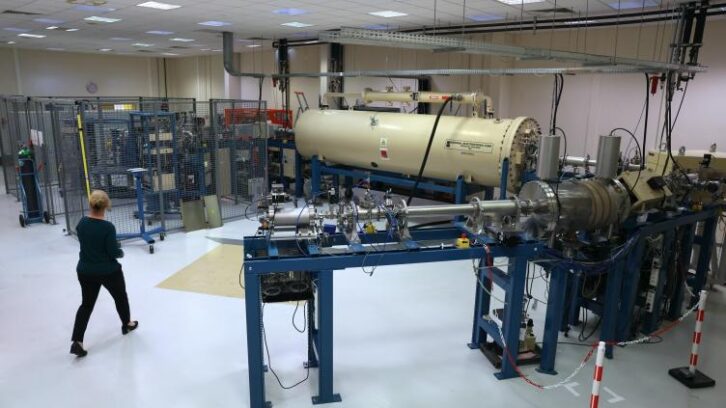 Image à la une de Au CEA, une machine à remonter le temps grâce au carbone 14