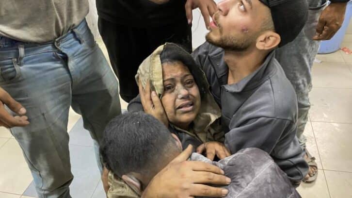 Image à la une de Gaza: les secours annoncent 15 morts dans des tirs israéliens près d’un centre d’aide