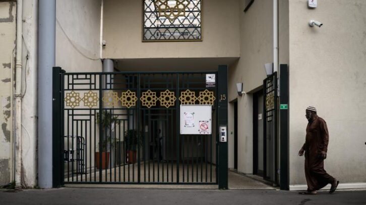 Image à la une de Un Coran brûlé dans une mosquée près de Lyon, l’auteur recherché