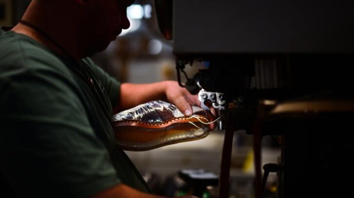 Image à la une de Au pied des Alpes, l’usine Paraboot chausse le monde entier