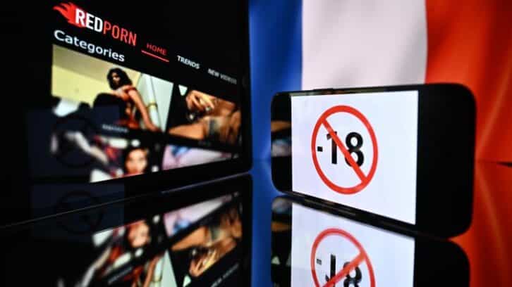 Image à la une de “Personne n’en parle, tout le monde regarde”: l’addiction au porno abordée au lycée