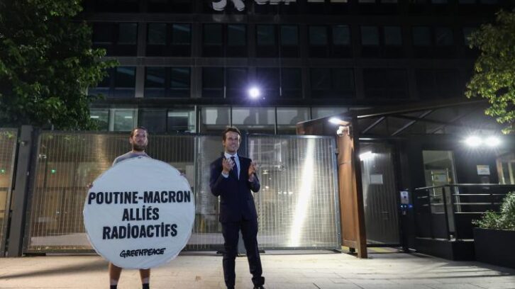 Image à la une de La statue de Macron “empruntée” par Greenpeace de retour au musée Grévin