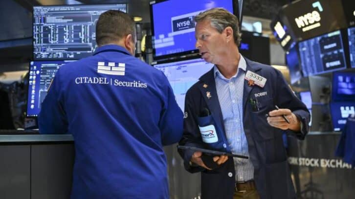 Image à la une de Wall Street termine sans direction claire, veut croire en une baisse de taux de la Fed