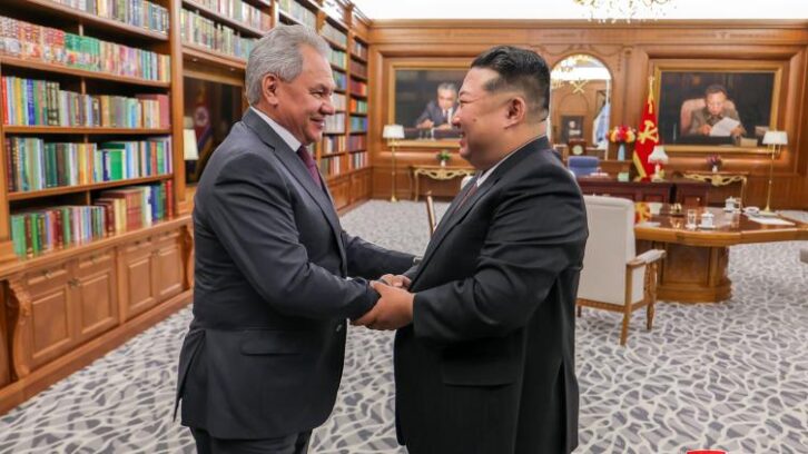 Image à la une de Kim Jong Un promet le “soutien inconditionnel” de la Corée du Nord à la Russie face à l’Ukraine