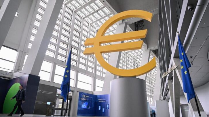 Image à la une de Trump, l’inflation et l’économie poussent la BCE à abaisser encore ses taux