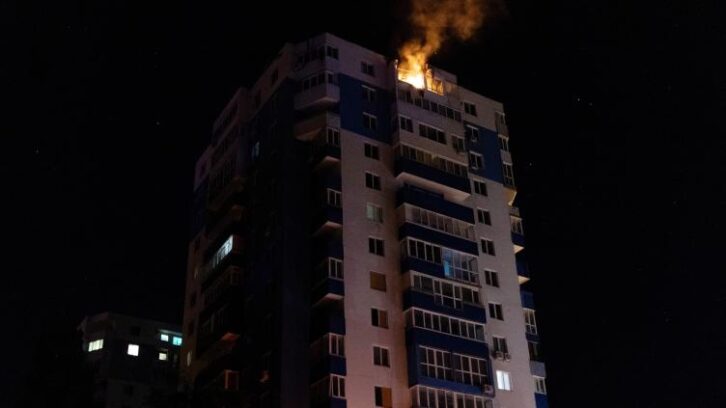 Image à la une de La Russie bombarde massivement l’Ukraine, au moins quatre morts à Kiev