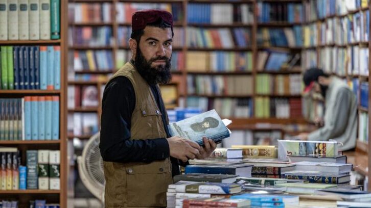 Image à la une de Kalach rangées, les talibans prennent la plume pour leurs mémoires de guerre