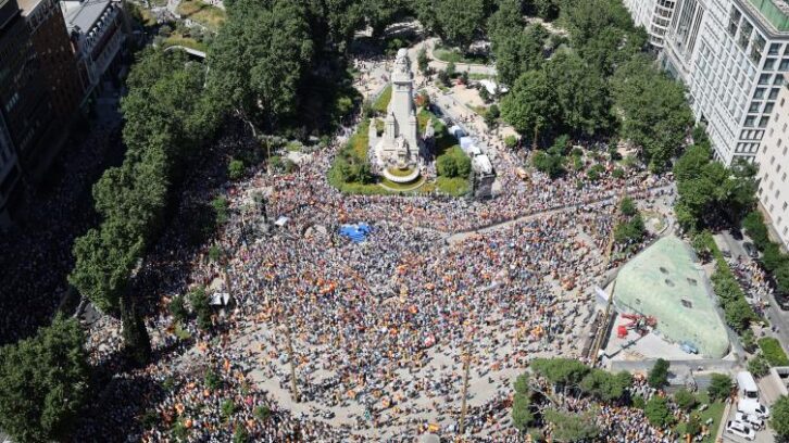 Image à la une de Espagne: grande manifestation contre Pedro Sanchez accusé de corruption