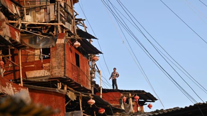 Image à la une de En Chine, un homme défie les ordres de démolition avec une maison insolite