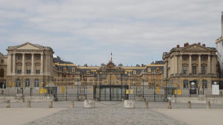 Image à la une de Des faussaires de génie condamnés pour des meubles XVIIIe acquis par Versailles