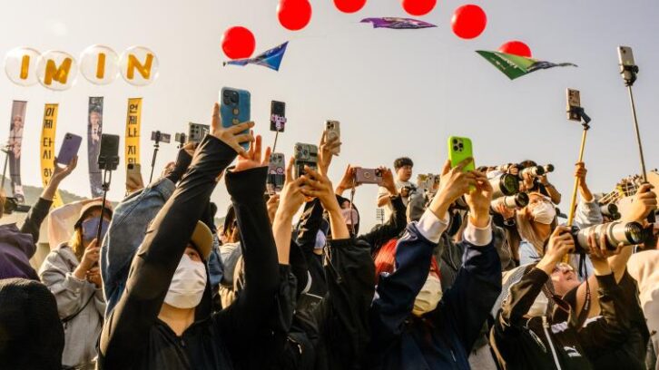 Image à la une de Corée du Sud: les fans de BTS se rassemblent pour célébrer les 12 ans du groupe