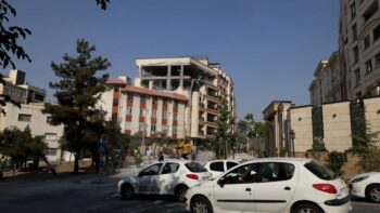 Image à la une de Israël frappe massivement l’Iran qui jure de se venger