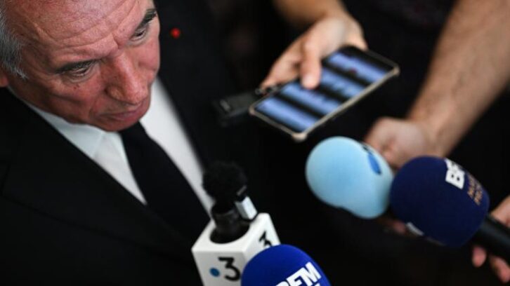 Image à la une de François Bayrou promet d’améliorer la situation des maires