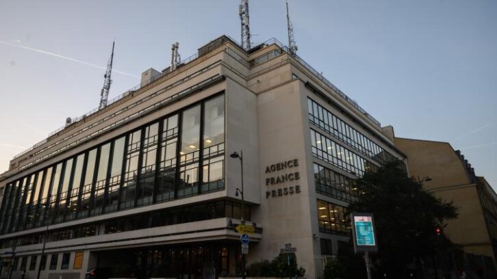 Image à la une de Touchée par la crise des médias, l’AFP annonce un “programme d’économies”