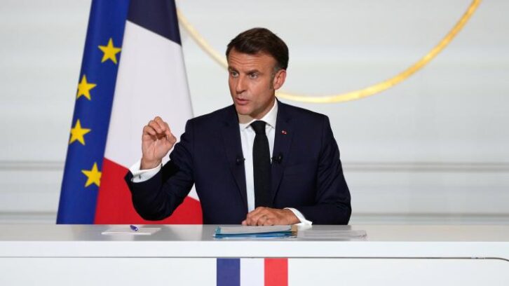 Image à la une de Macron veut apporter un message de soutien au Groenland face aux visées de Trump