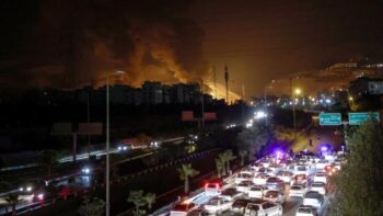 Image à la une de Dix morts en Israël dans les tirs de missiles iraniens, sites bombardés à Téhéran