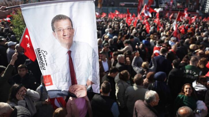Image à la une de Turquie: le maire d’Istanbul devant la justice pour des critiques contre un procureur