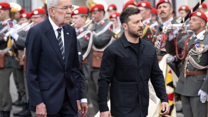 Image à la une de En visite en Autriche, Zelensky évoque l’achat d’armes américaines