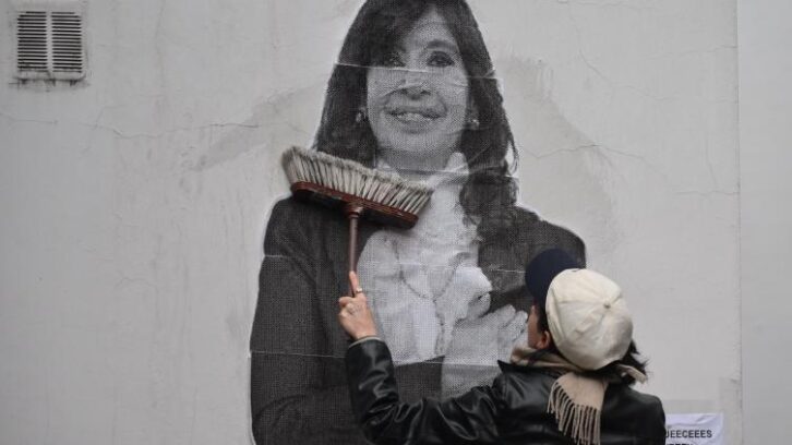 Image à la une de Buenos Aires se prépare à une mobilisation autour de Kirchner, désormais détenue chez elle