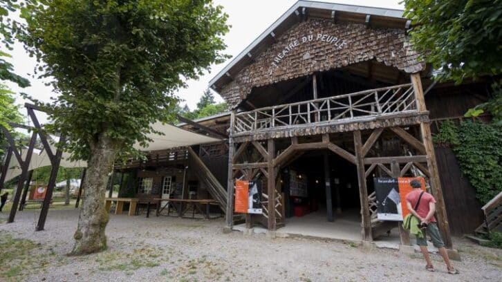 Image à la une de Vosges: 130 ans plus tard, le charme opère toujours au Théâtre du Peuple